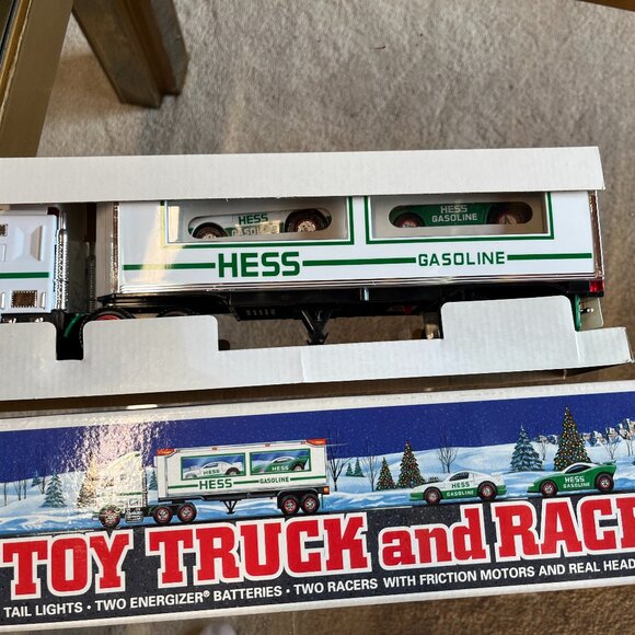 Hess 1997 Toy Truck with Racers – Original Box, Working Lights & Ramp - Picture 8 of 16